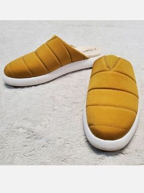 Toms Mustard‎ Yellow Puffy Slides Mules Shoes Women 8.5 Casual Cozy Classic Boho